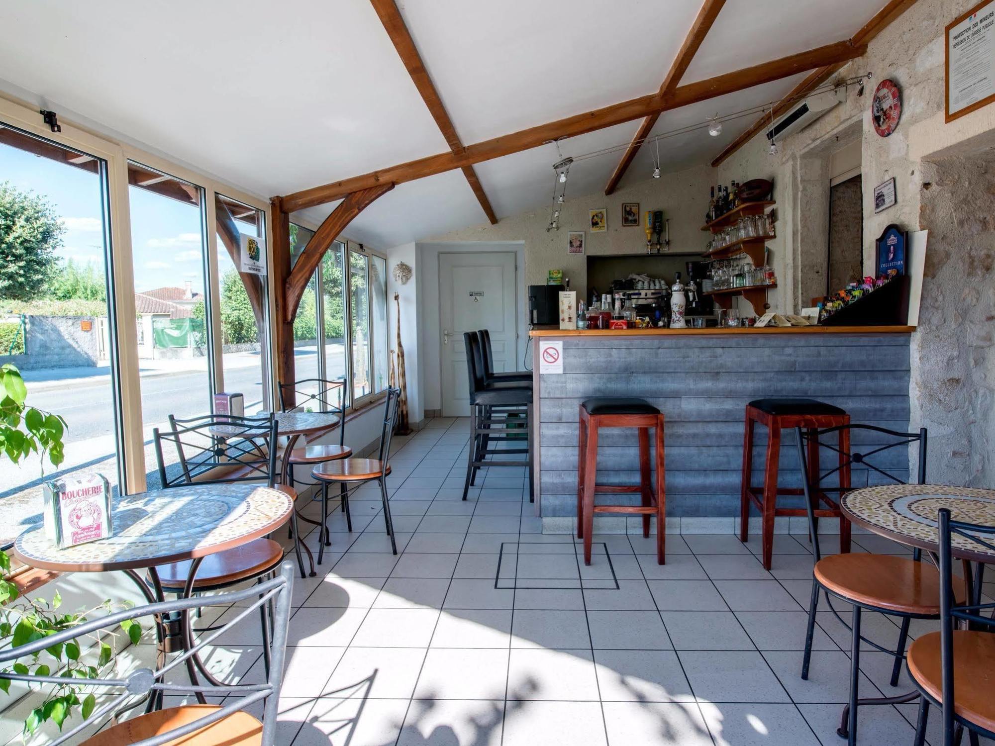 Logis Hotels - Hotel Et Restaurant Les Voyageurs Tournon-dʼAgenais Exteriér fotografie