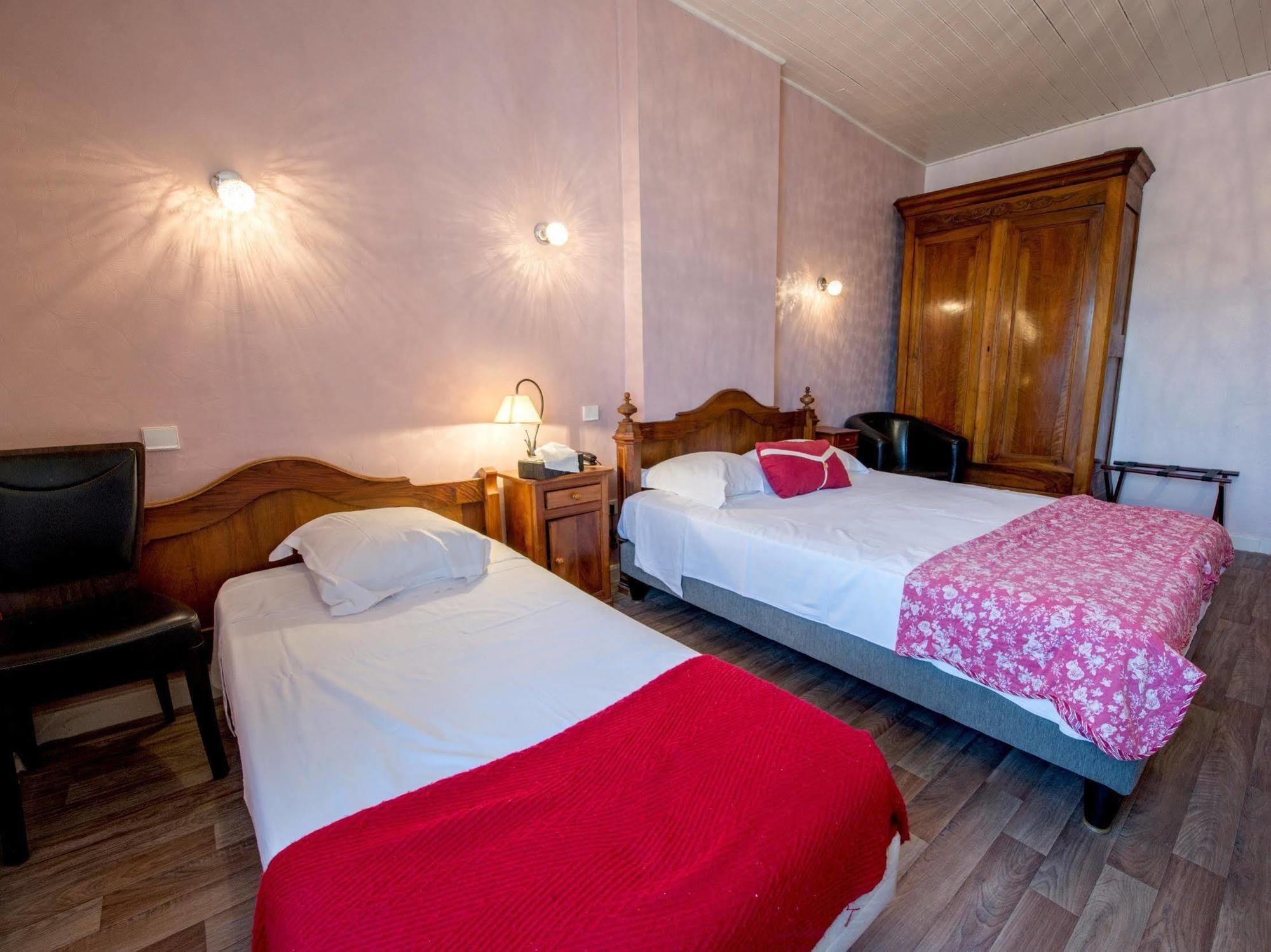 Logis Hotels - Hotel Et Restaurant Les Voyageurs Tournon-dʼAgenais Exteriér fotografie